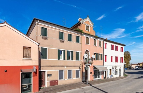 Oriago Apartment | GuestHost - Bright apartment of 79 sqm on two levels, for 5 people, on the 2nd floor of a building WITHOUT lift.The property is located in Oriago di Mira, a hamlet of Mira, characterised by the lovely landscape along the river Brenta, a mix of history, n