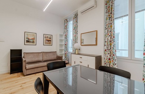 San Vincenzo Apartment | GuestHost - Charming 50 sqm apartment, able to accommodate up to 4 people, located on the fourth floor of a building with a lift (NOT suitable for disabled people - several steps to access it).The property is located in the center, a few steps from the G
