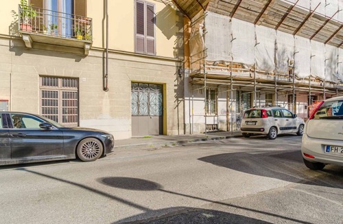 San Donato - Campidoglio Apartment | GuestHost - Charming apartment of about 50 square meters, able to accommodate up to 4 people, located on the ground floor of a renovated building.The property is located in the San Donato district, in a strategic area, full of services and well connected