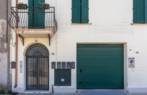 Comacchio Apartment | GuestHost - Comfortable apartment located on the second floor of a building NOT equipped with a lift.In 63 m2 of space it comfortably accommodates 5 people with a double sofa bed in the living room, a double bedroom and a bedroom with a single bed.Locate