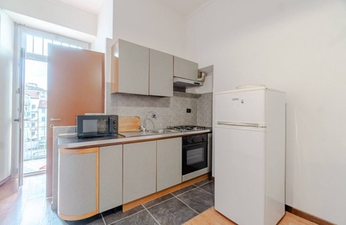 San Donato Apartment | GuestHost - Cozy 50 sqm apartment for 3 guests, located on the third floor with an elevator (not suitable for people with disabilities) in Via Capua, in the San Donato district. This charming and dynamic neighborhood in Turin is just a short distance fro