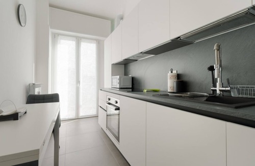 Calvairate Apartment | GuestHost - Cozy 50m2 apartment, perfect for 4 people, located on the 7th floor of a building with lift in the Calvairate district, the eastern area of ​the city of Milan, a stone's throw from Porta Romana.The apartment is well connected to the cent