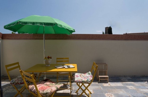 Cordigliano Apartment | GuestHost - Cozy apartment that hosts up to 4 people, located in a shared villa in the hilly Umbrian countryside. We are in the Ponte Rio hamlet, an extremely quiet and relaxing area in which to stay in close contact with nature but at the same time not