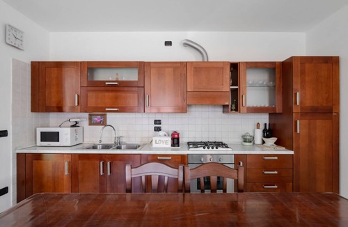 Abano Terme Villa | GuestHost - Cozy villa on two floors of about 150 sqm perfect for 7 people.The villa is located in a quiet residential area in the heart of nature in the Euganean Hills and a short walk from the wonderful spa of Abano and the historic center of Abano Ter