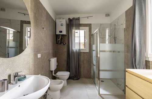 Peraga Apartment | GuestHost - Modern 100 sqm apartment, ideal for 6 people, located on the ground floor of a building without a lift (3 steps to access it).The accommodation is located in Vigonza, which is a 10-minute drive from the centre of Padua and on the direct route