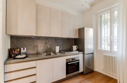 Padova Apartment | GuestHost - Modern 18 sqm room just 6 minutes walk from Sant'Antonio Hospital, able to accommodate up to 2 people. The accommodation is located on the ground floor (raised) of a building without a lift (NOT suitable for disabled people). Please note that