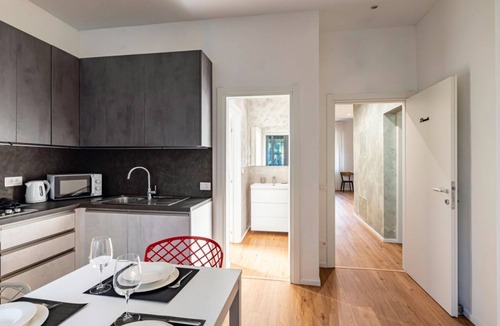Padova Apartment | GuestHost - Modern 35 sqm apartment just 6 minutes walk from Sant'Antonio Hospital. The accommodation, which can host up to 3 guests, is located on the ground floor (raised) of a building without lift (NOT suitable for disabled people). Please note that