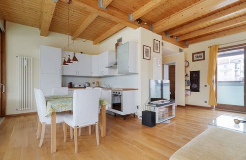 Porta Lodovica Apartment | GuestHost - Modern 90m2 penthouse, perfect for 6 people, located on the third floor of a building with lift.The accommodation is located in the Bocconi/Tibaldi district, a vibrant and strategic area, defined by the prestigious presence of the Bocconi Uni