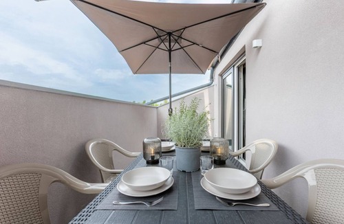 Addizione Erculea Apartment | GuestHost - New and spacious apartment of about 145 sqm, capable of accommodating up to 11 people, located on the second floor of a modern building without a lift.The property is located in a residential area of ​Ferrara, a few minutes walk from the