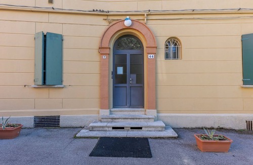 Santo Stefano Apartment | GuestHost - Nice studio apartment perfect for two people, located in a period building without a lift. The apartment is located in a convenient position for any type of stay. Near Giardini Margherita and the Sant'Orsola-Malpighi Hospital, it is also idea