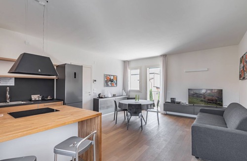 Padova Apartment | GuestHost - Outbuilding used as an apartment located on the first floor.There are 20 steps to access it.In 60 square meters of space it accommodates 4 people, with a double bedroom and a double sofa bed in the living room.There is an external large balco