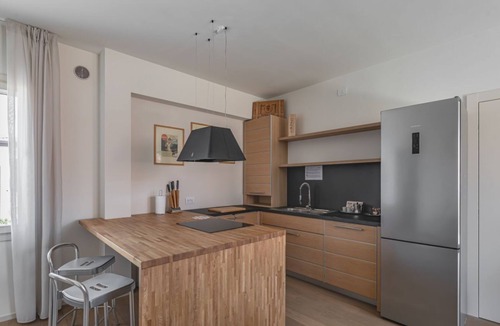 Padova Apartment | GuestHost - Outbuilding used as an apartment located on the first floor.There are 20 steps to access it.In 60 square meters of space it accommodates 4 people, with a double bedroom and a double sofa bed in the living room.There is an external large balco