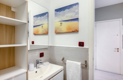 Historic Centre Apartment | GuestHost - Quiet apartment, facing the interior, located on the third and top floor of a building without a lift (57 steps in total).In 35 square meters it comfortably accommodates 3 people.Riviera Mussato is an ancient medieval street in Padua: it surr