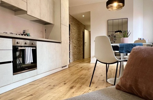 Old Town Apartment | GuestHost - Roomy apartment of 50 sqm located on the ground floor (steps to access), can accommodate up to 4 people.The accommodation is located near the city center of Mantua, in just 15 minutes walk you can reach all the main attractions and the area i