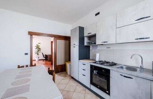 Peraga Apartment | GuestHost - Roomy apartment of 95 sqm located on the first floor of a building without a lift (20 steps to access), can accommodate up to 5 people.The accommodation is located in Vigonza, just 10 minutes by car from the city center of Padua and from the