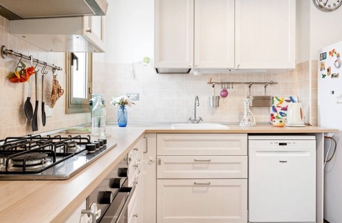 Bolognina Apartment | GuestHost - The apartment is located on the fourth floor of a building with a lift (very narrow therefore not suitable for the disabled).There are 7 steps to access the elevator.In 80 square meters of space it accommodates 4 people, with a double bedroom