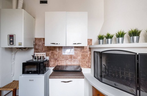 Peraga Apartment | GuestHost - The apartment is on the first floor of a building without a lift. It is necessary to climb 18 steps to access it.Suitable for 3 people, with a double bedroom (90x1.60mt) and a sofa bed (80x2.00mt) in 50m2 of space.The accommodation is located