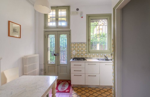 City Center Padova Apartment | GuestHost - The property is located on the ground floor with an internal garden (with an outdoor table and two chairs) and an independent entrance.It accommodates 3 people in 40 square meters of space.A few steps from the Clock Tower and Piazza dei Signo