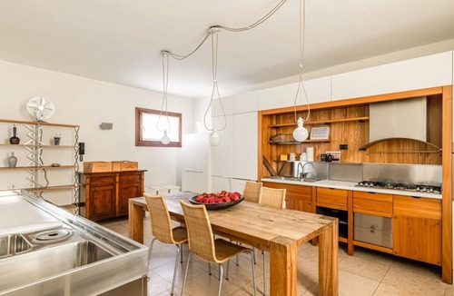 Sant'Agostino Apartment | GuestHost - Wonderful villa of 350sqm of space positioned on two levels with 500mt of SHARED garden.It accommodates 6 people, with three bedrooms (each with a private en suite bathroom) and a single armchair in the living roomTwo ASSIGNED parking spaces,