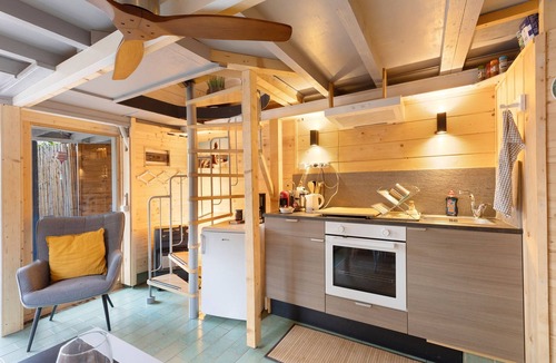 Manerba del Garda Apartment | Guesthouse 'Haus Am Gardasee' with Lake View, Wi-Fi, and Optional Air Conditioning