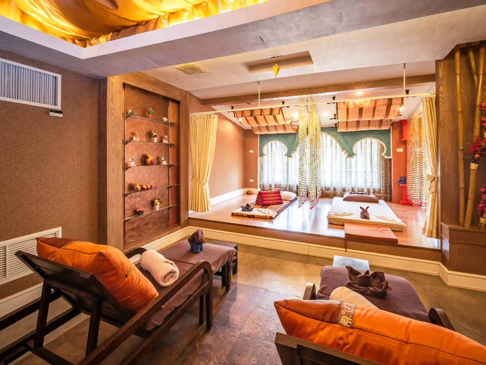 Montegrino Valtravaglia House | Handsome villa with magnificent garden and large pool
