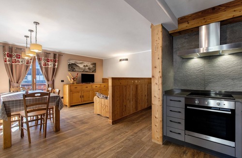 Cogne Apartment | Herbetet 4061 Maison Gerard: Mountain View, Shared Garden, Wi-Fi, Balcony, Parking