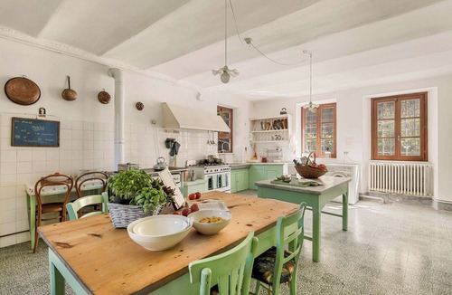 Pontremoli House | Historic villa with natural pool in Pontremoli