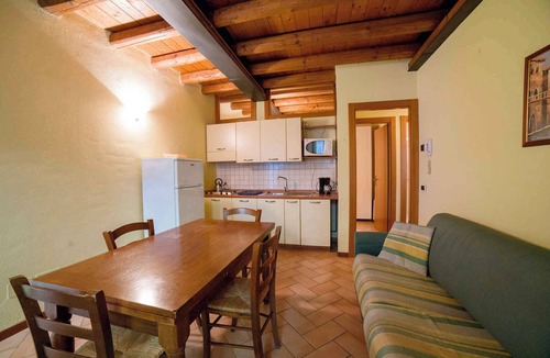 Toscolano Maderno Apartment | Holiday apartment with air conditioning, WiFi and pool