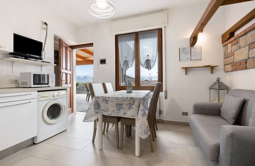 Gardola Apartment | Holiday Apartment Casa Giulia sul Garda with Lake View & Wi-Fi