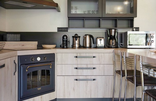 Teola Apartment | Holiday Apartment Chalet Monteneve Neve with Mountain View, Shared Garden & Wi-Fi