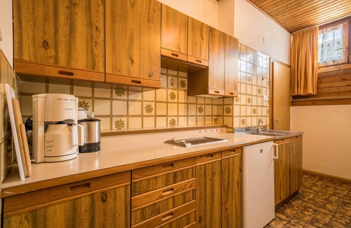 Lana Apartment | Holiday Apartment "Gantkofel Leilichhof" with Mountain View, Wi-Fi, Balcony & Garden