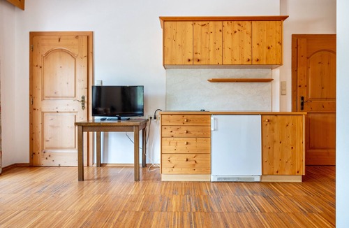 Vandoies Apartment | Holiday Apartment "Lindenhof 9" with Shared Garden & Wi-Fi