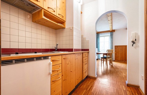 Villetta Apartment | Holiday Apartment 'Lindenhof Apt 6' with Shared Garden & Wi-Fi