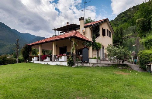Formia Apartment | Holiday apartment on the first floor in a villa with sea views