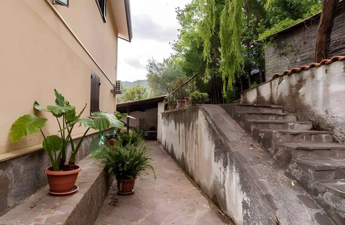 Formia Apartment | Holiday apartment on the first floor in a villa with sea views
