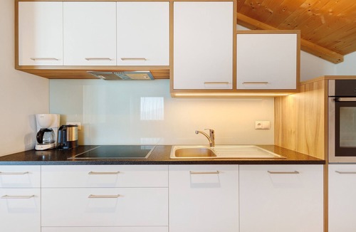 Rasa Apartment | Holiday Apartment 'Sonnenblume' with Mountain View, Shared Garden and Wi-Fi