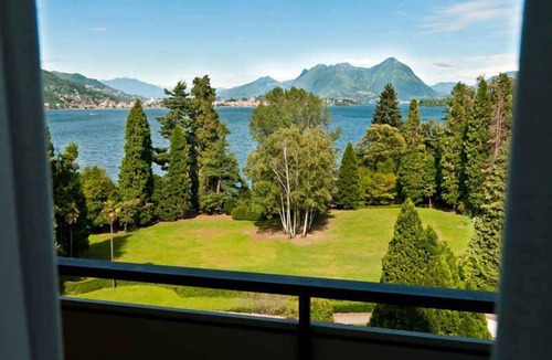 Baveno Apartment | Holiday apartment with air conditioning and balcony with lake view