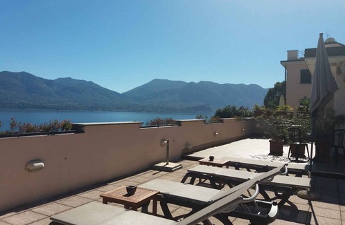 Oggebbio Apartment | Holiday apartment with private beach and balcony with lake view