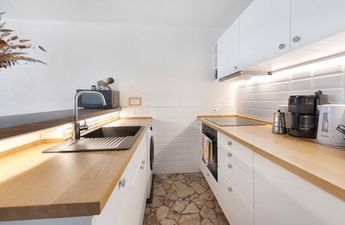 Moniga del Garda House | Holiday Home 'Casa Liner - Steps From The Lake' with Lake View, Private Terrace and Wi-Fi