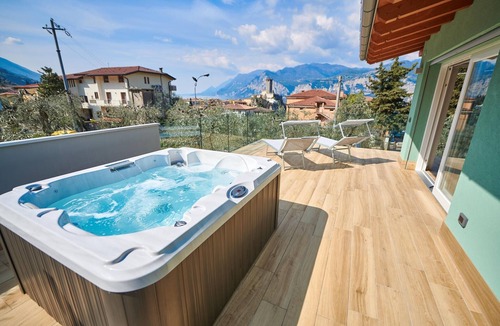 Malcesine Villa | Holiday Home Casa Titi with Lake View, Garden, Private Terrace & Wi-Fi