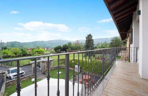 Villongo House | Holiday Home "Cascina Nonna Nina" with Private Terrace and 2 Balconies