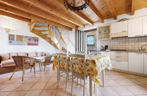 Assenza House | Holiday Home 'Lago' with Lake View and Private Terrace