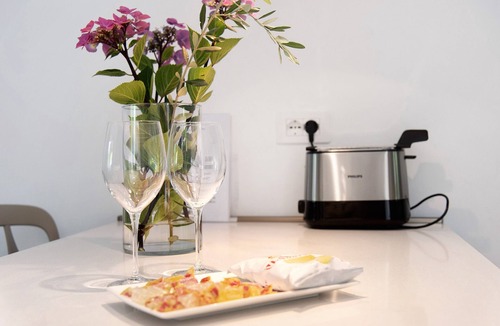 Laveno Apartment | Holiday Home 'Unit C' by the Lake, Wi-Fi and Air Conditioning
