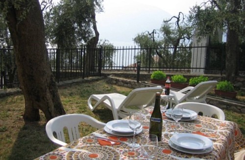 Magugnago Apartment | Holiday House Margherita - Garden Apartment 2 rooms 60m²