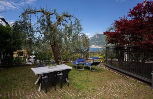 Magugnago Apartment | Holiday House Margherita - Garden Apartment 2 rooms 60m²