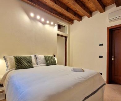 Soave Apartment | HolidHome - Soave Borgo Suite - Mini appartamento di charme nelle mura medievali