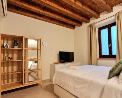 Soave Apartment | HolidHome - Soave Borgo Suite - Mini appartamento di charme nelle mura medievali