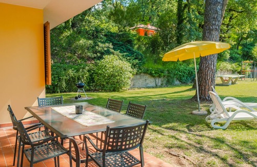 Costermano House | Home-Pool view-Private Bathroom-Apartment-lago di garda giardino