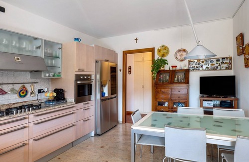 Zevio House | Homestay 'La Casa Di Gio - 2 Single Rooms' with Shared Pool, Wi-Fi, and Air Conditioning