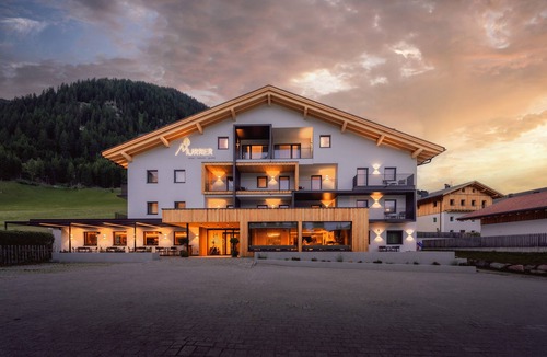 Sarentino Apartment | Hotel Murrer Junior Suite 209 with Mountain View, Spa and Wellness Area